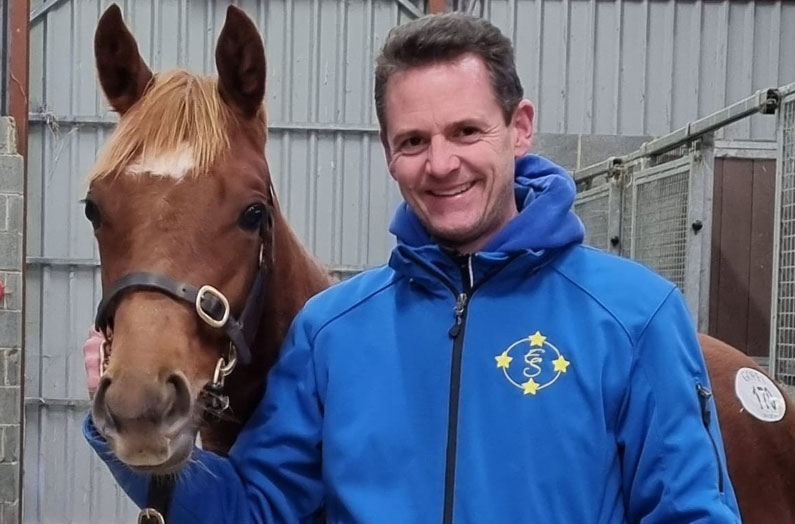 Rey persa hija de la yegua pivotal Quara